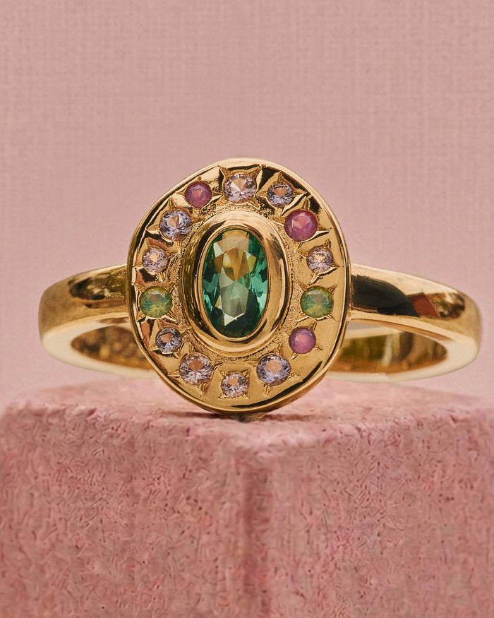 Medium Nefertiti Oval Ring