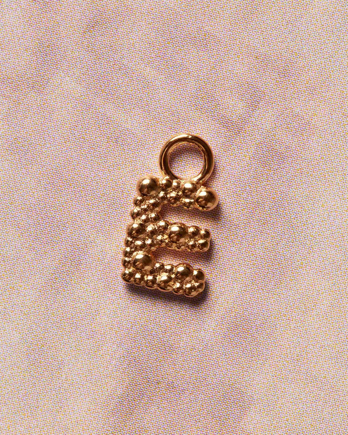 Charm Sand Dust Lettre E