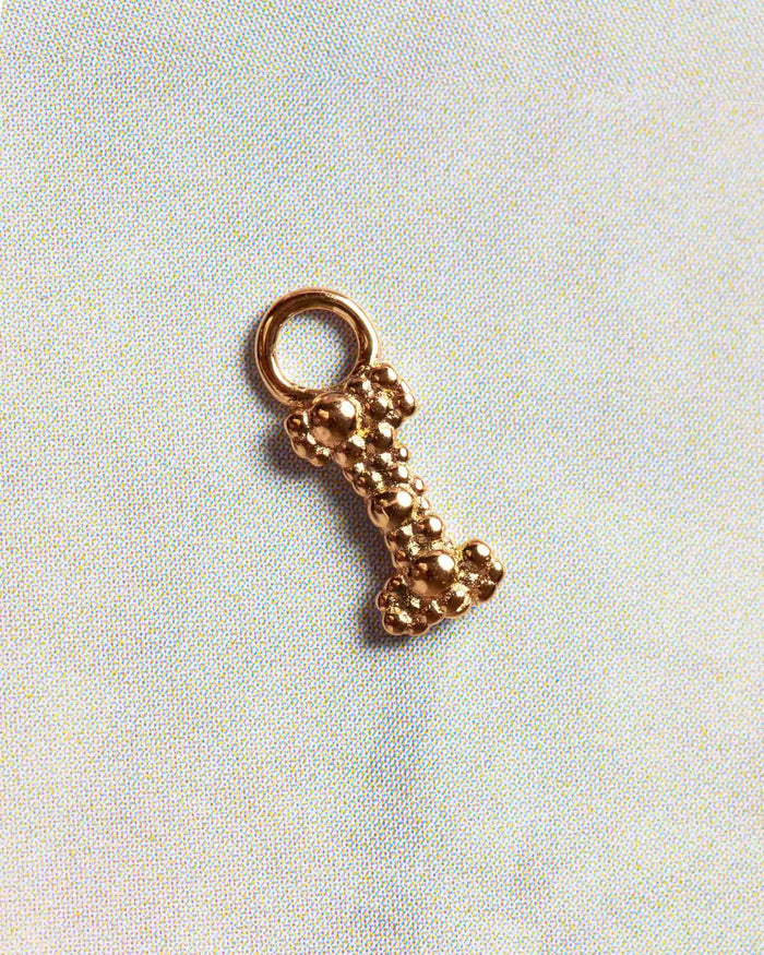 Charm Sand Dust Lettre I