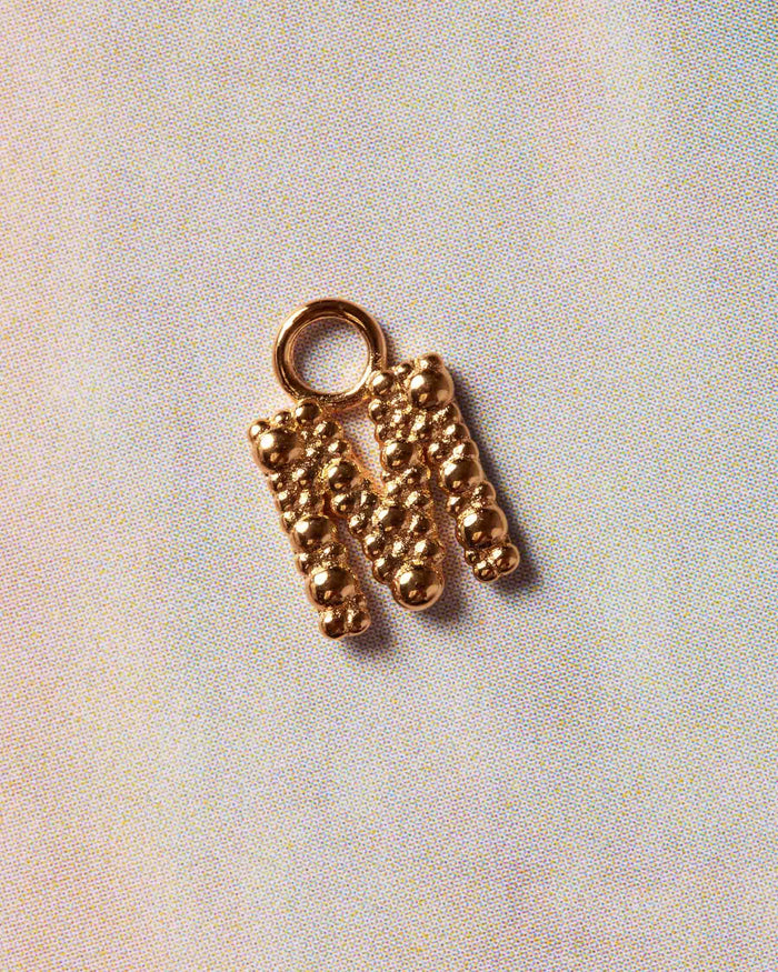 Charm Sand Dust Buchstabe M
