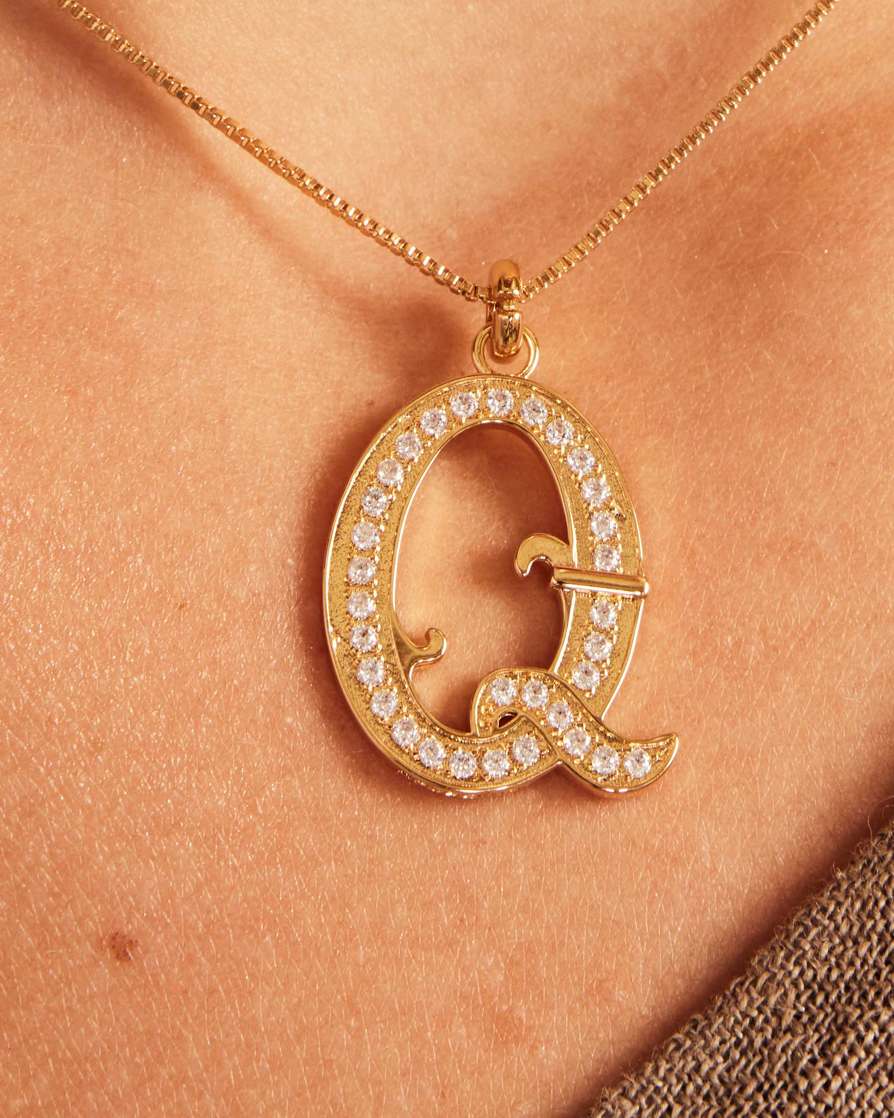 Vintage Charm Letter Q