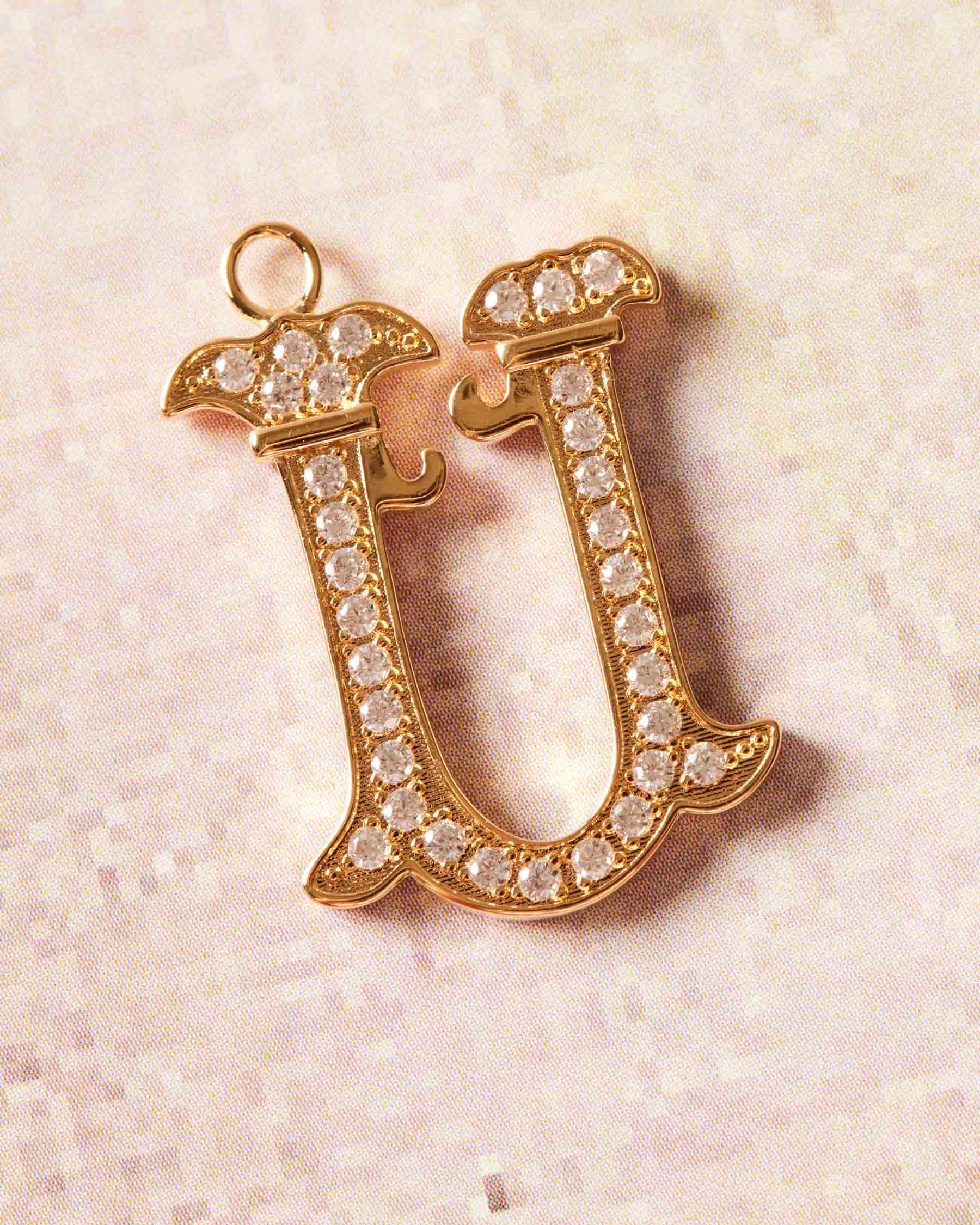 Charm Vintage Letra U