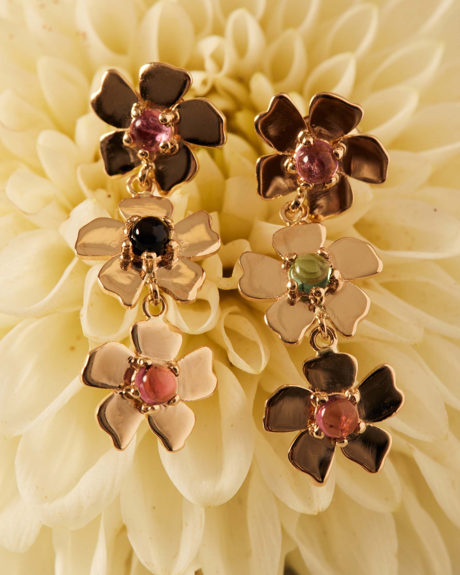 Boucles d'oreilles longues fleur Forever en or massif 18K