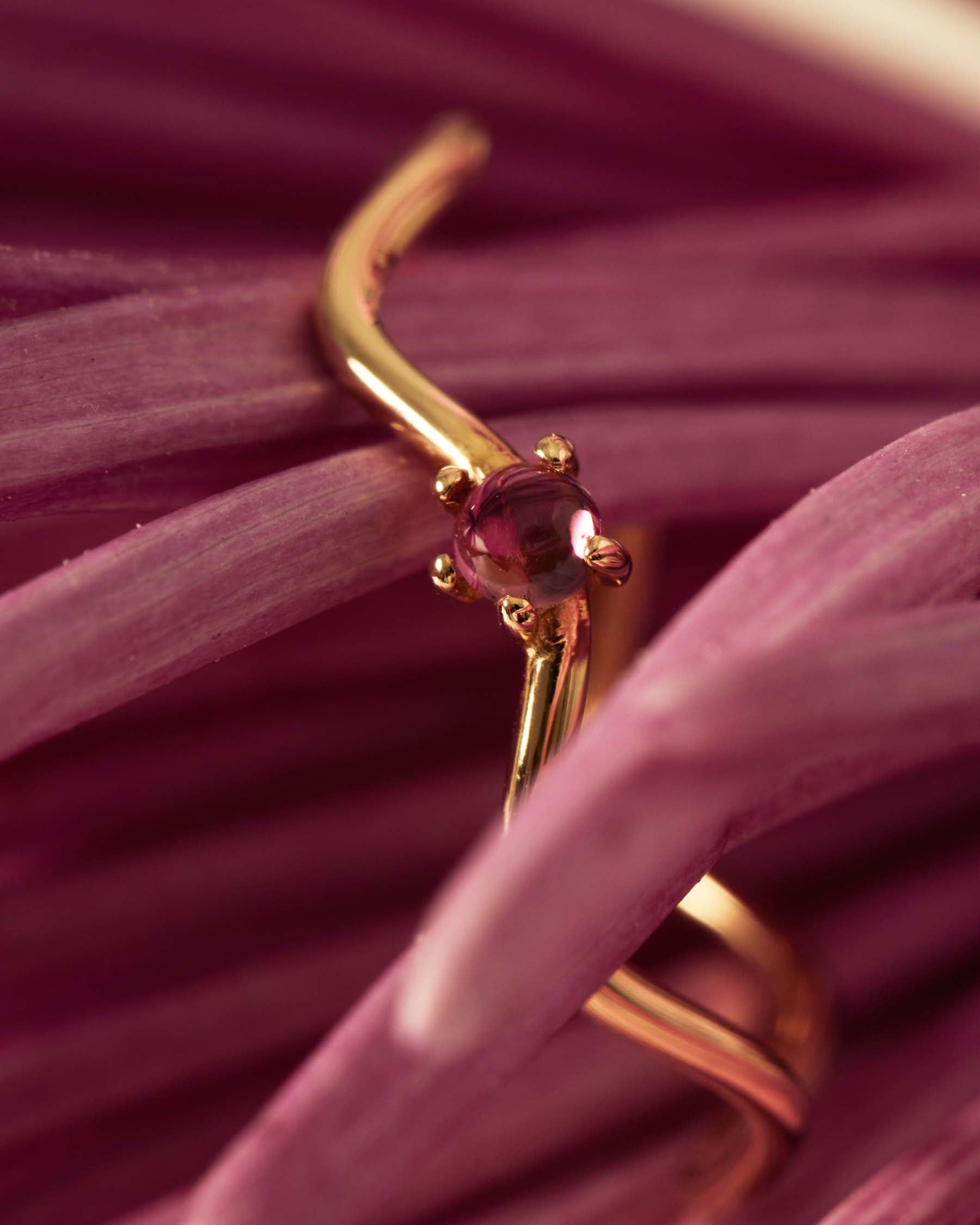 Schlichter Forever Flower Ring aus 18 Karat massivem Gold