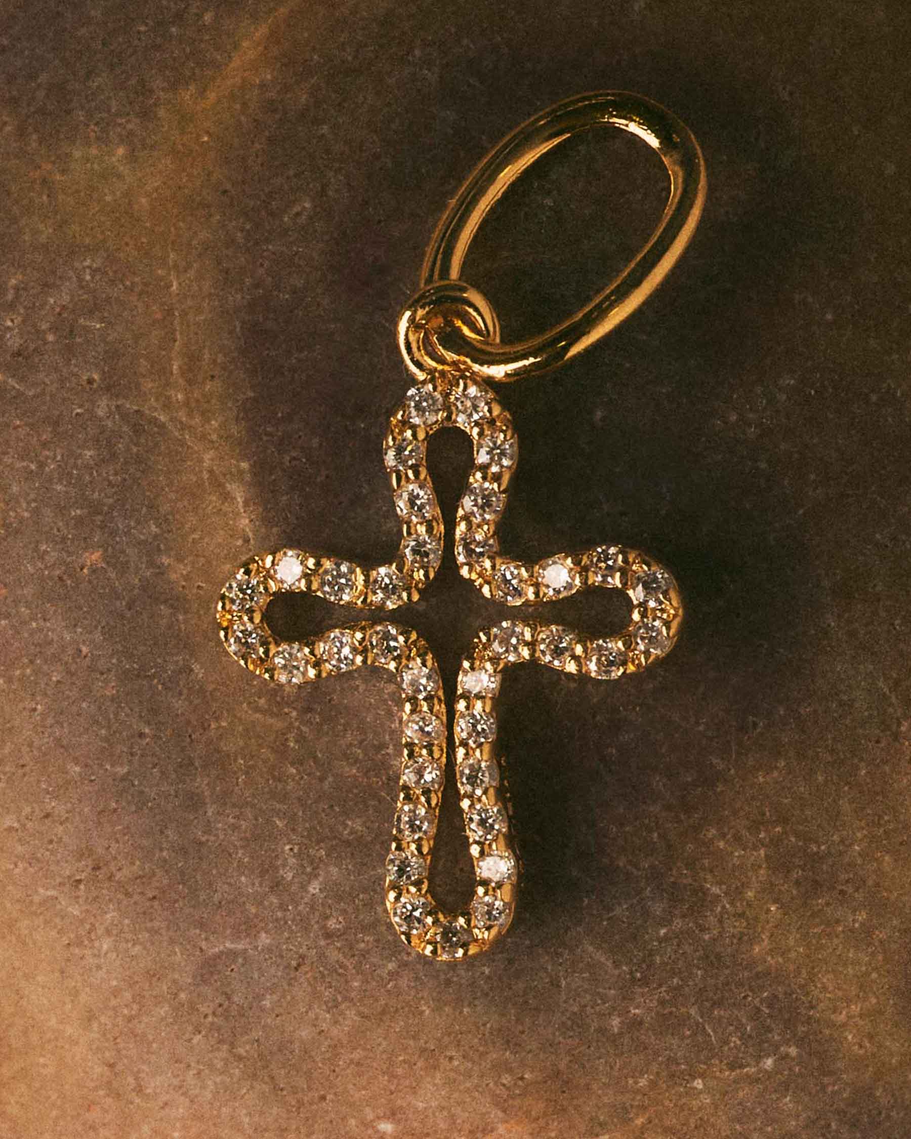 Charm croix ajourée