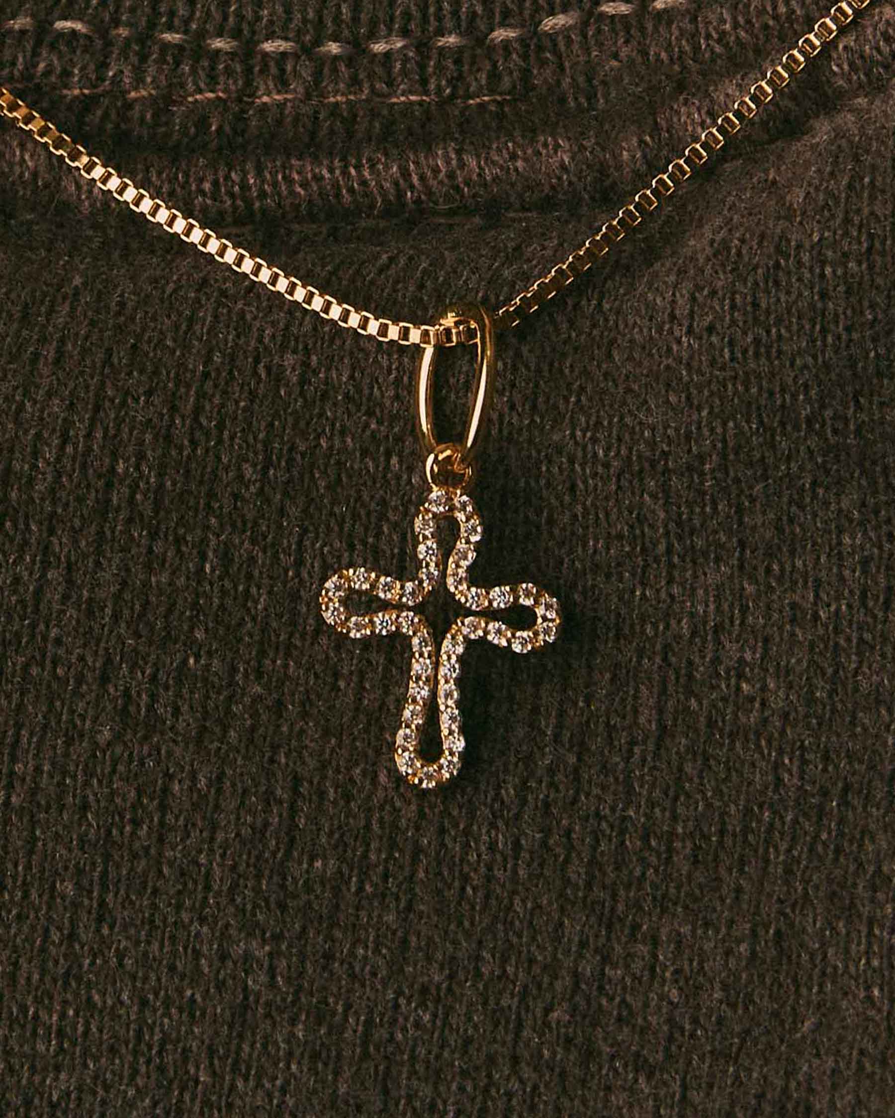 Charm croix ajourée