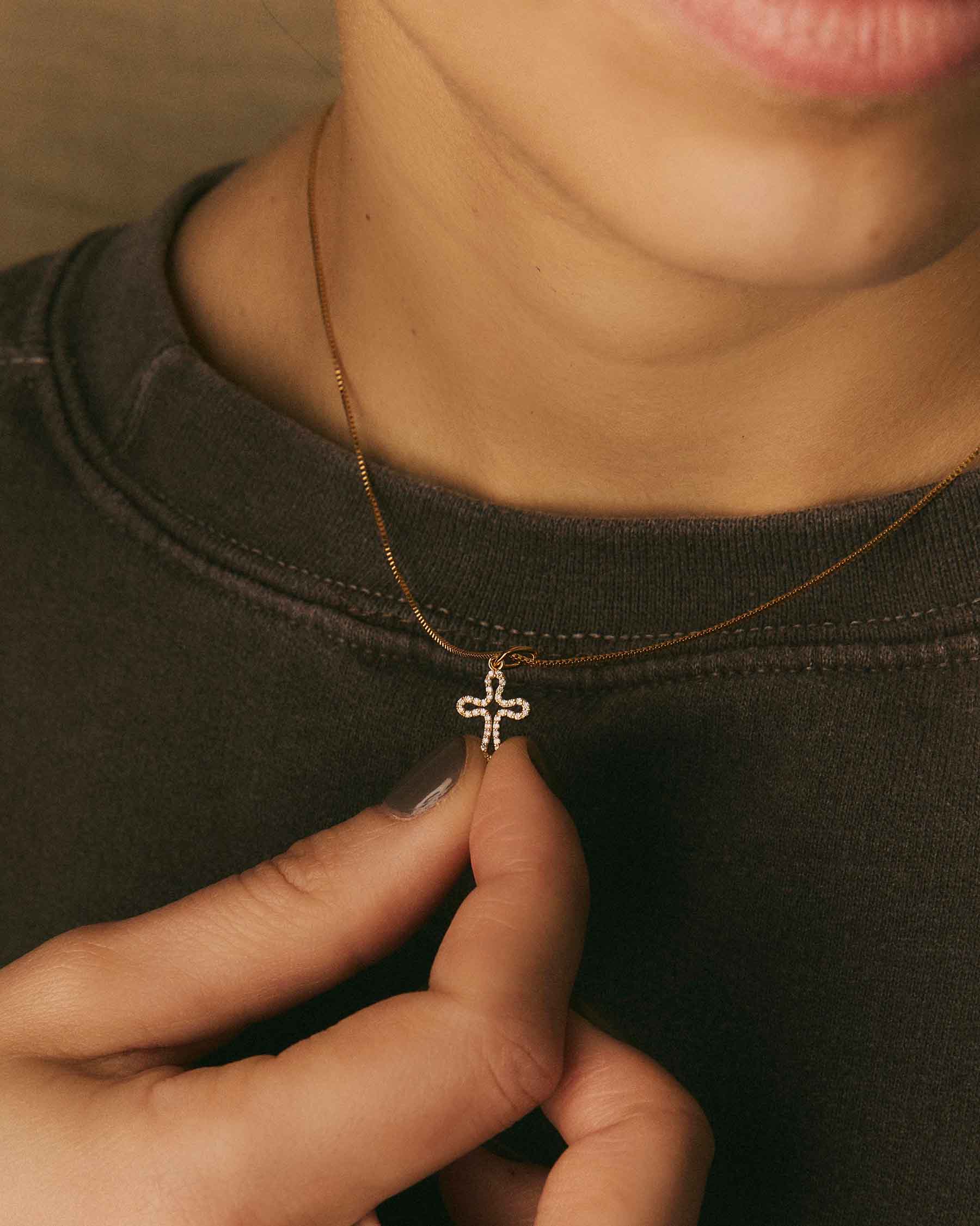 Charm croix ajourée