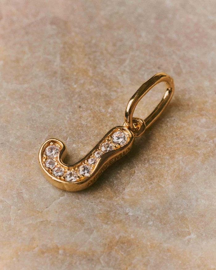 Charm Curve Buchstabe J