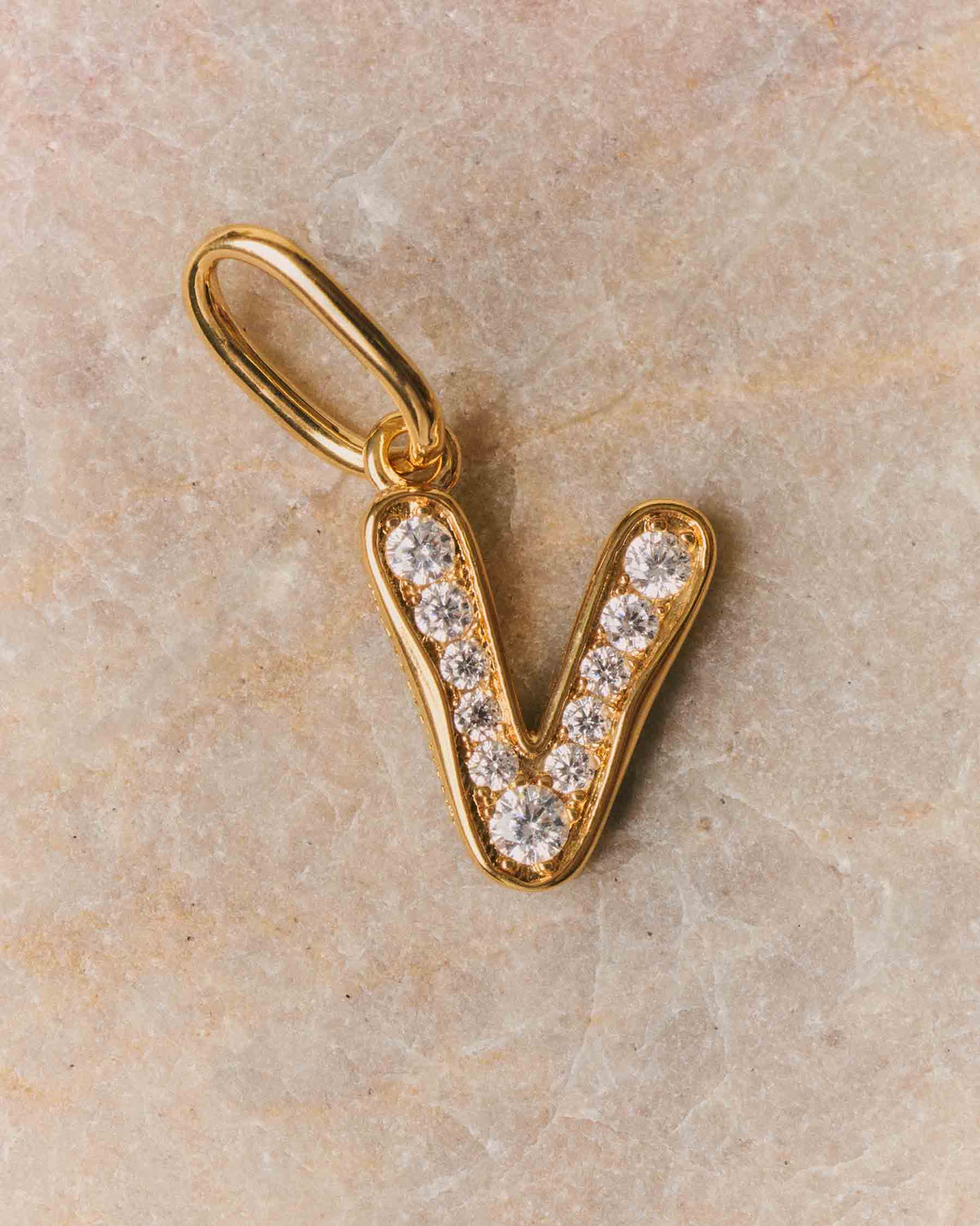 Charm Curve Buchstabe V