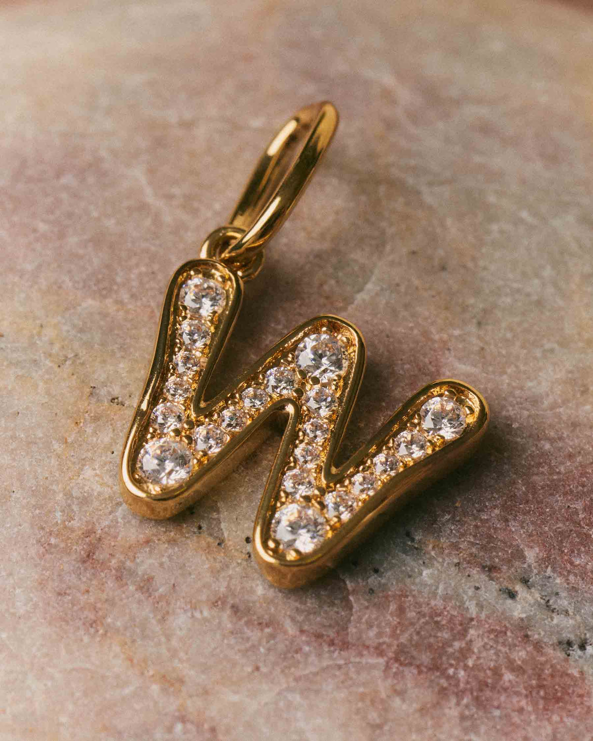 Charm Curve Buchstabe W