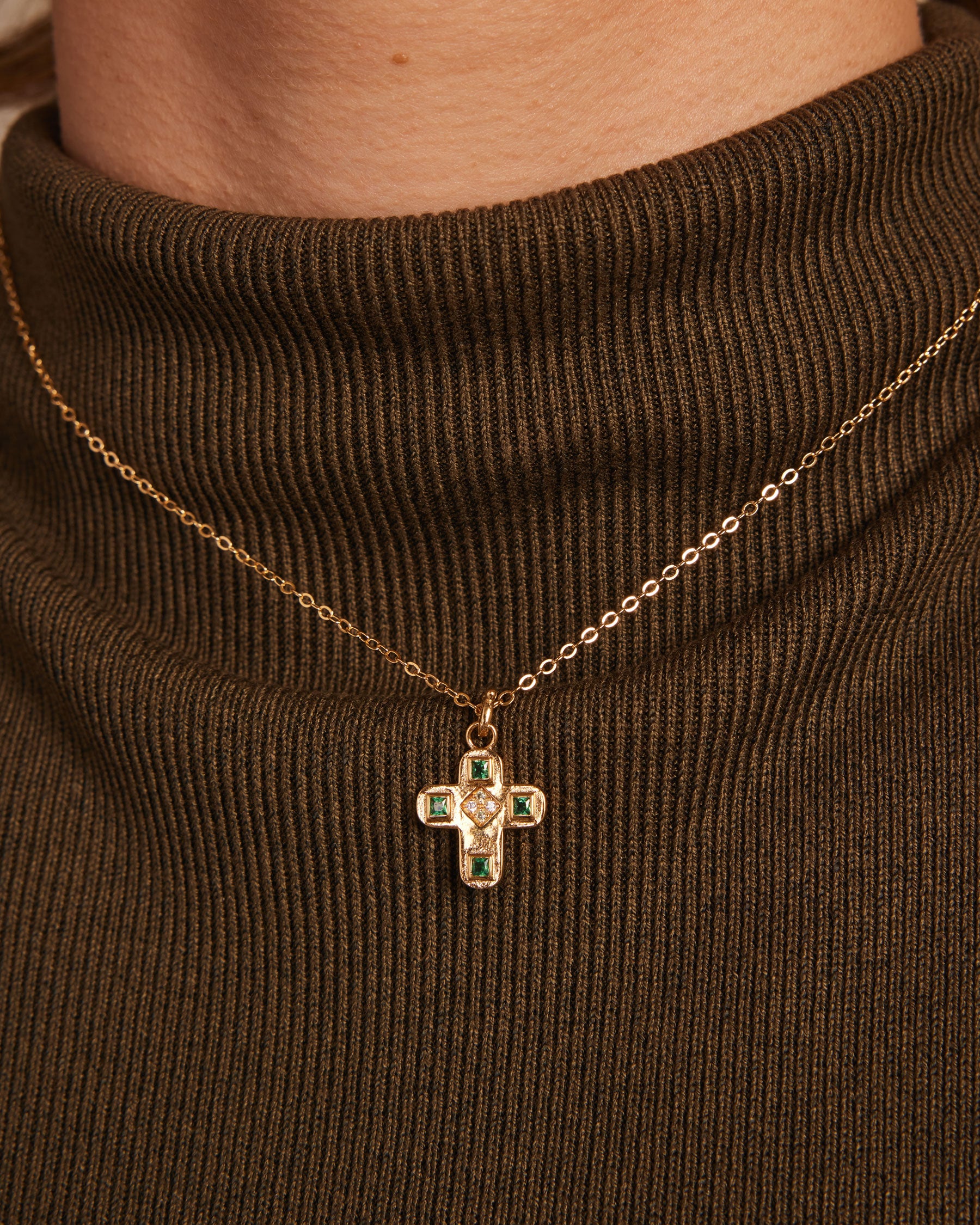 Charm Cruz Redondeada
